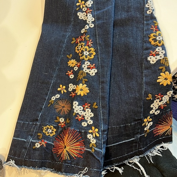 Ashley Mason 5/27, Dark Blue Embroidered Flair, wide Leg Jeans - Picture 7 of 7